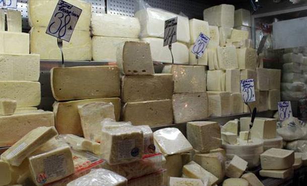 Peynir ambalaja girdi alıcı da dertli satıcı da