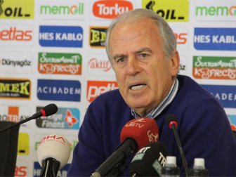 Mustafa Denizli’den yönetime transfer göndermesi