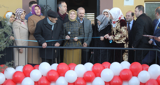 Sare hanımdan annesi adına Kur'an kursu