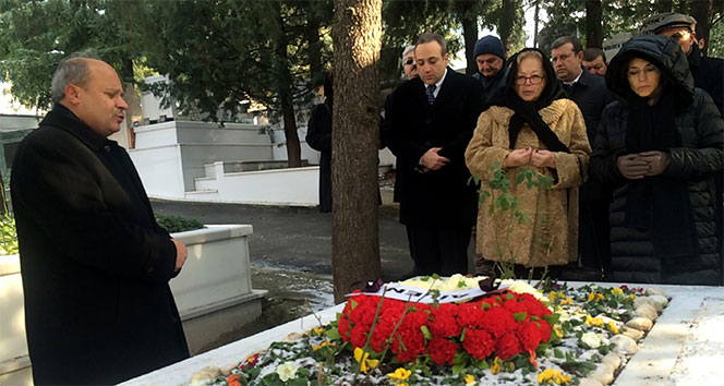 İsmail Cem ölümünün 9. yılında mezarı başında anıldı