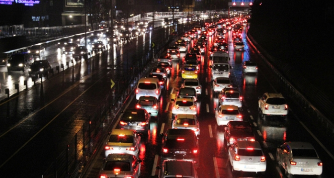 İstanbul'da trafik durma noktasında!