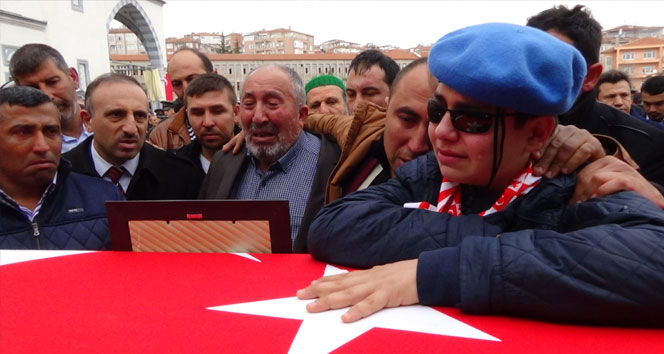 Şehidin oğlu herkesi ağlattı