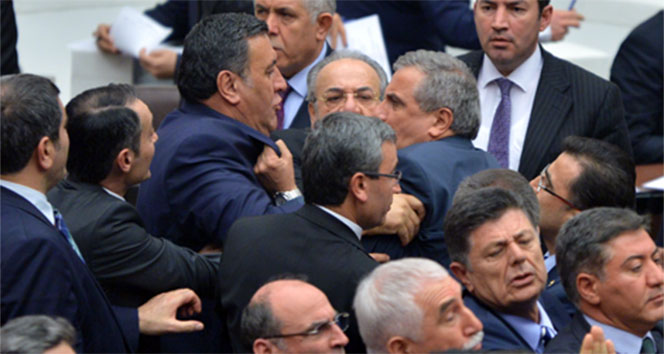 AK Partili ve CHP’li vekiller birbirine girdi!