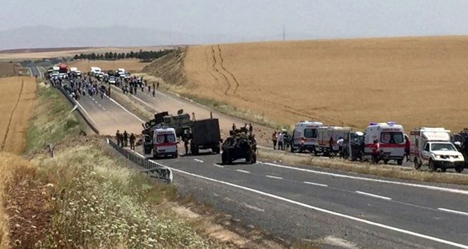Diyarbakır’da askeri araca bombalı saldırı