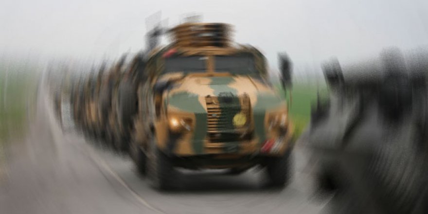 Askeri aracın geçişi sırasında patlama!