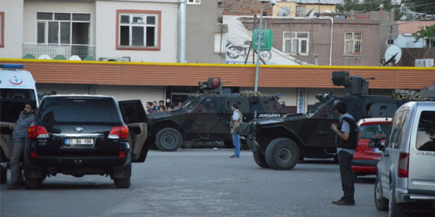 Diyarbakır’da polis ile teröristler çatıştı: 3 şehit!