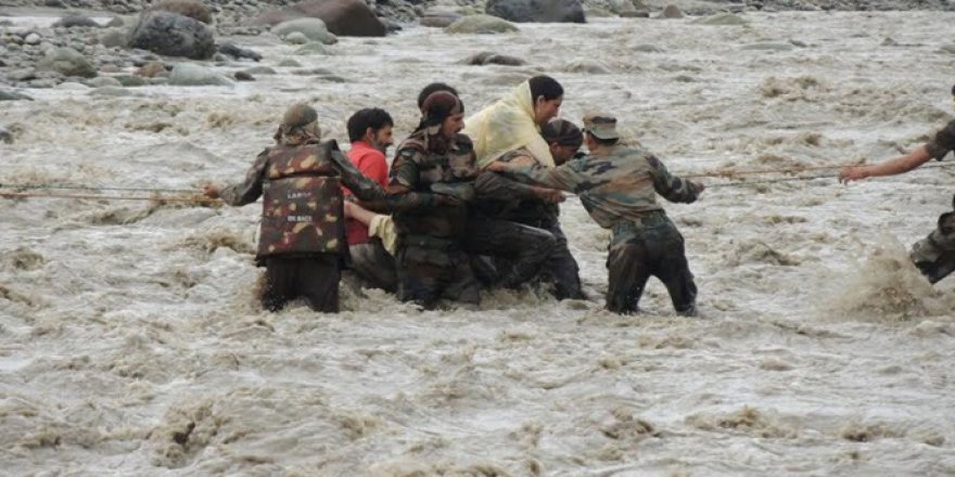 Hindistan ve Bangladeş’te şiddetli yağış: Toplam 31 ölü