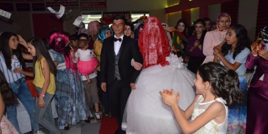 Düğünlerde dolar yerine Türk lirası dönemi başladı