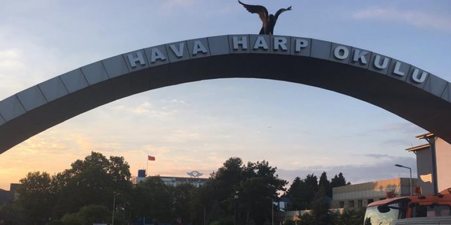 Hava Harp Okulu’nda kadınlar tuvaletinde silahlar ele geçirildi