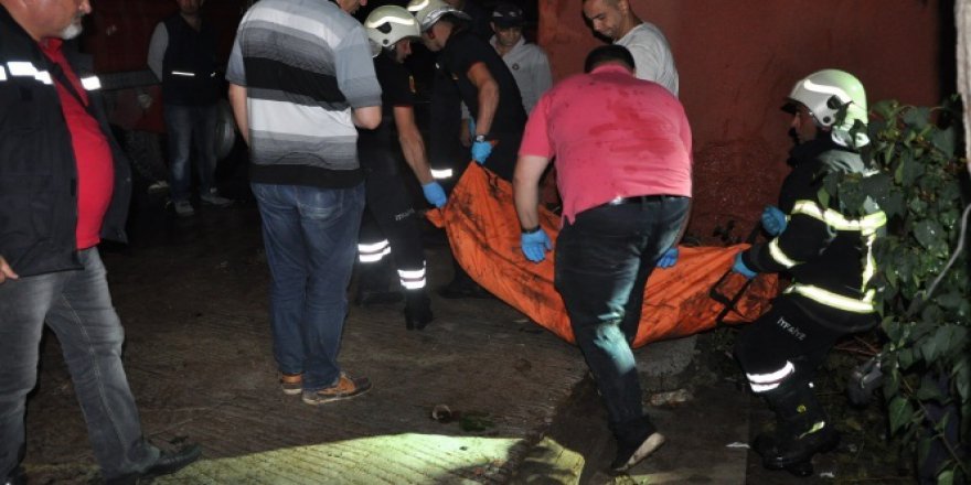 Afyonkarahisar'da anne ve kız kardeşinin kaldığı evi ateşe verdi; 2 ölü 1 ağır yaralı