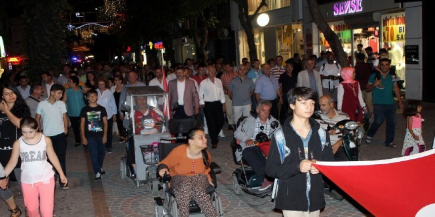Yalova'da depremin 17. yıldönümünde sessizce yürüdüler