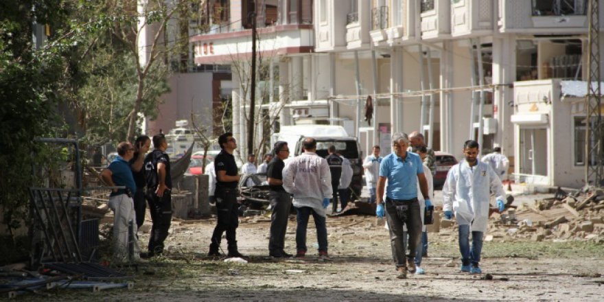 Van'daki saldırının izleri gün ağarınca ortaya çıktı