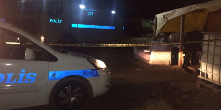 İzmir, Karabağlar'da Kurban Pazarında Dehşet! 3 Ölü , 3 Yaralı..
