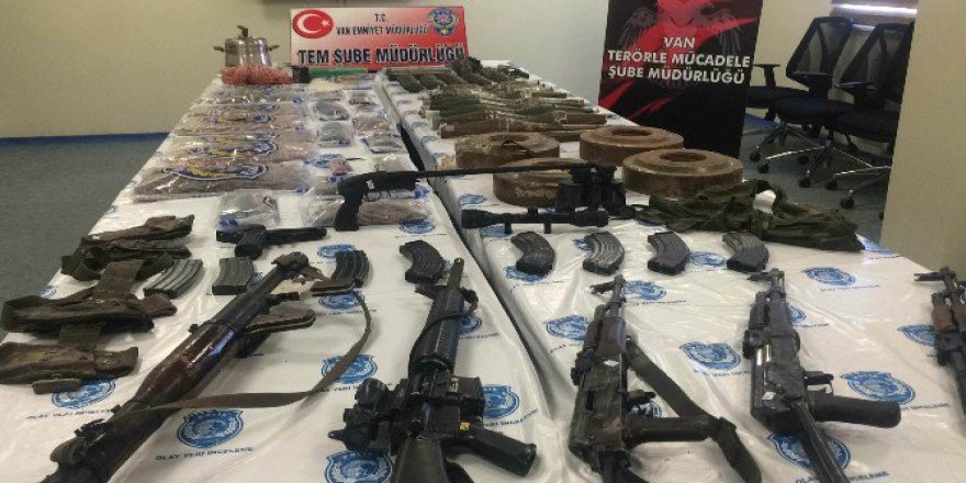Van Polisi PKK'ya Yönelik Operasyonda Çok Sayıda Silah Ve Mühimmat Ele Geçirdi