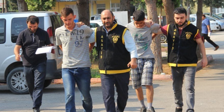 Adana'da akıl almaz olay! Soydukları sürücüye otostop çektiler..