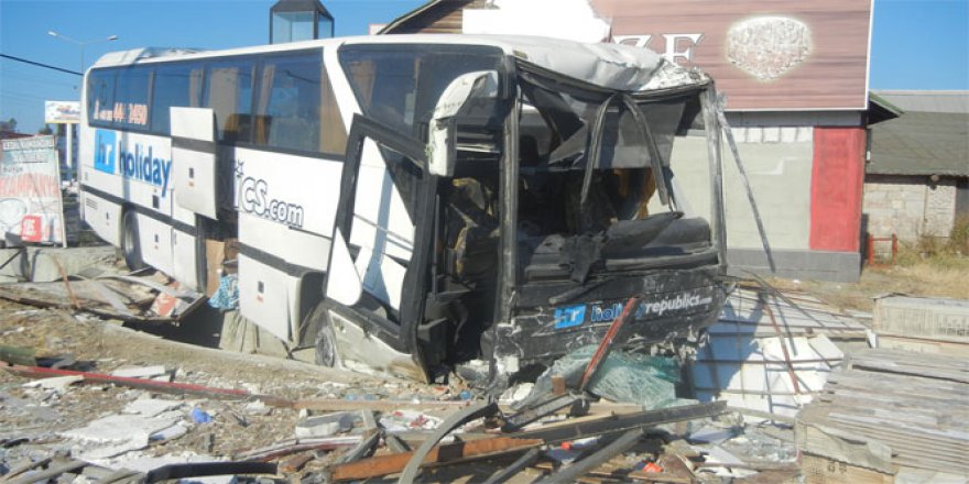 Balıkesir, Edremit'te Tur otobüsü faciası: 2 ölü, 5 yaralı