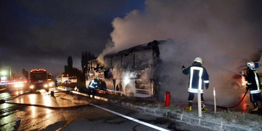 Tosya’da seyir halindeki yolcu otobüsü yandı