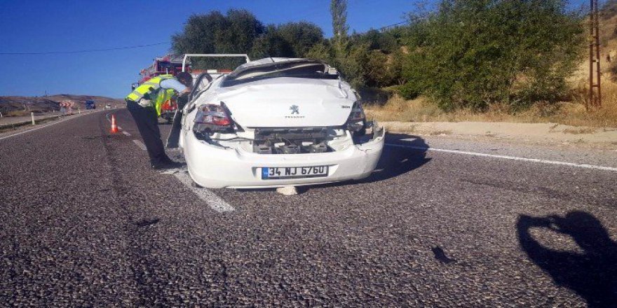 Sivas, Gürün'de Trafik Kazası: 2 Yaralı