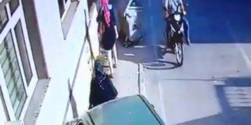 Sakarya'da Fren Yerine Gaza Basan Kadın Sürücü, 2 Kadını Ezdi!