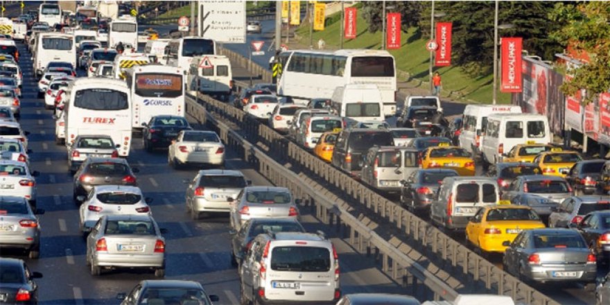 TEM Otoyolu'nda İstanbul’a dönüş yoğunluğu sürüyor