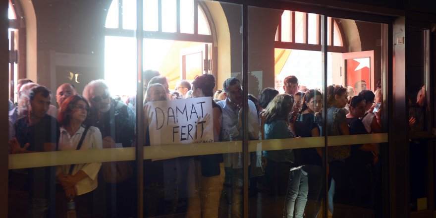 Tarık Akan'ı anma töreninde izdiham