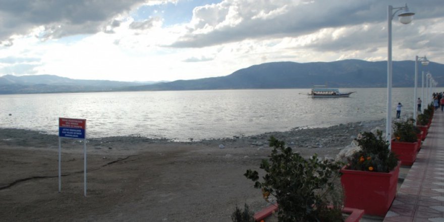 Korkutan Görüntü! Burdur Gölü, 54 santimetre çekildi