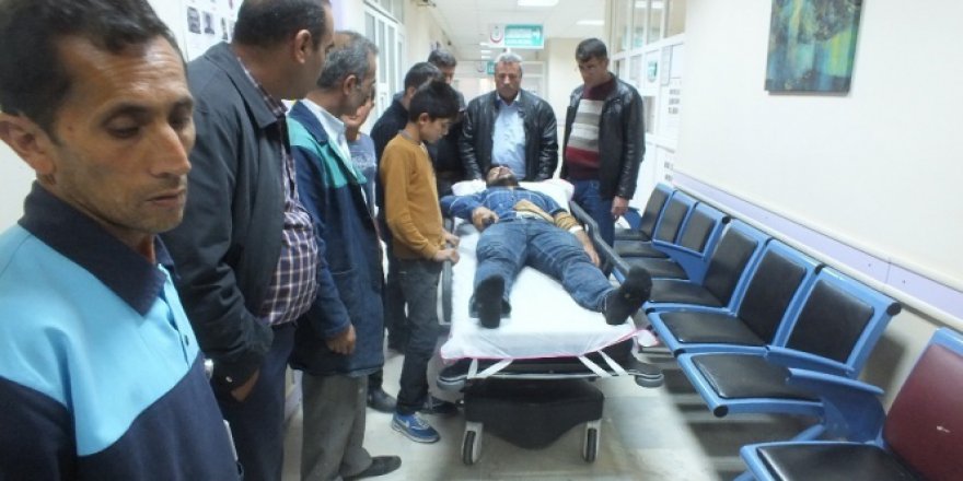 Muş'ta polis aracı ile traktör çarpıştı: 3 yaralı