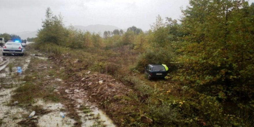 Bartın'da otomobil şarampole yuvarlandı: 2 yaralı