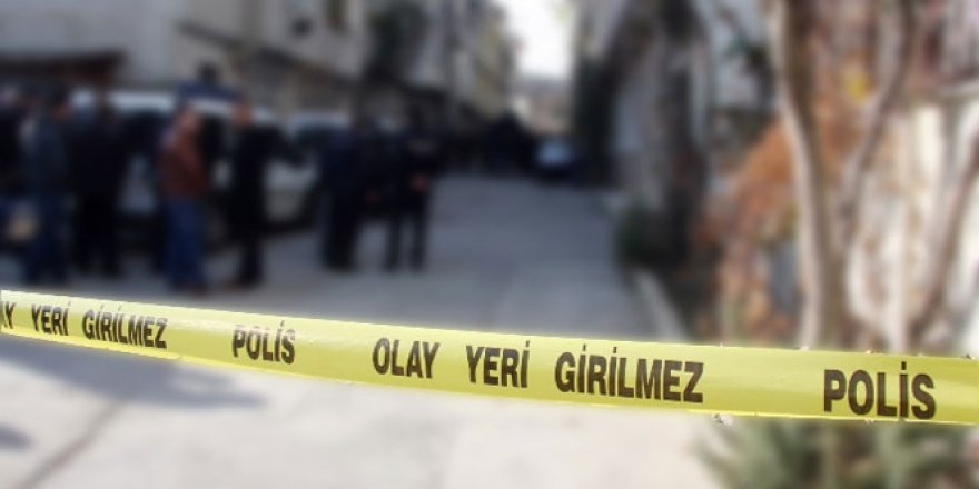 Van, Erciş Belediyesi'nin önünde bombalı kamyon alarmı