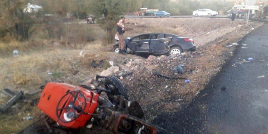 Çankırı'da Belediye Başkanının Aracı İle Traktör Çarpıştı: 3 Yaralı