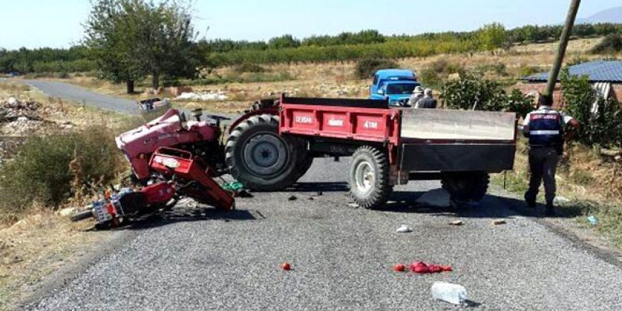 Manisa'da motosiklet traktörle çarpıştı: 1 ölü, 2 yaralı