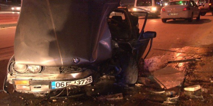 Altındağ'da Otomobil Ağaca Çarptı: 3 Yaralı