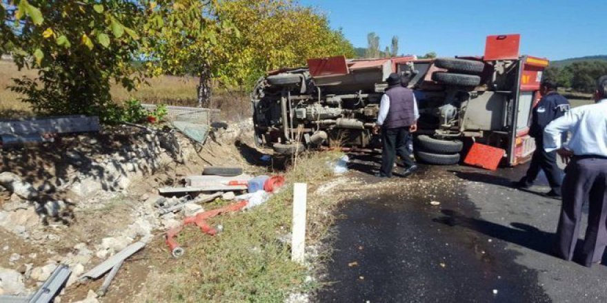 Harmancık'ta İtfaiye Aracı Devrildi: 1 Yaralı