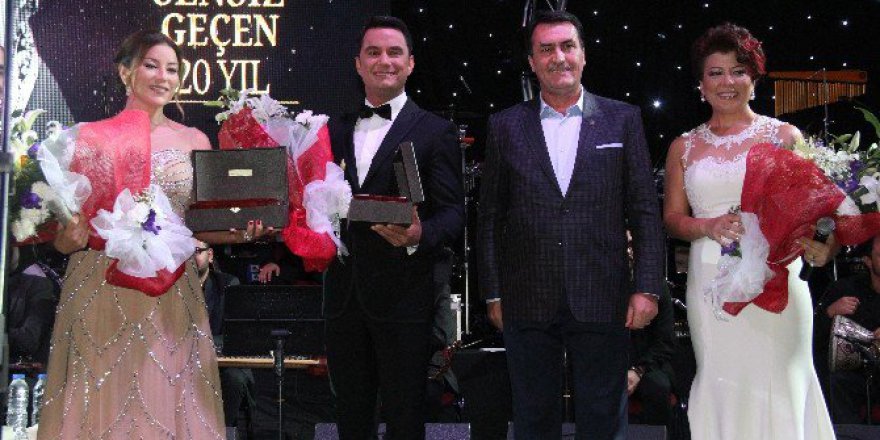 Zeki Müren Ölümünün 20. Yıldönümünde Şarkılarıyla Anıldı
