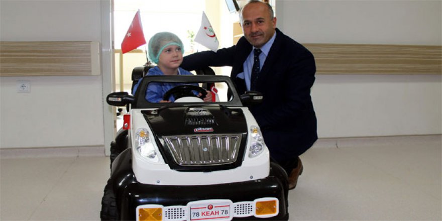 Karabük'te çocuklar ameliyata akülü arabayla gidiyor