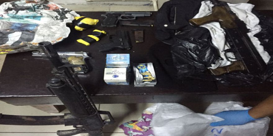 Sultangazi'de kuaför salonu cephanelik çıktı