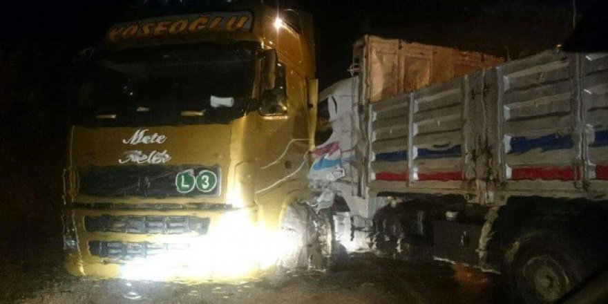 Kastamonu, Azdavay Asarkaya Tüneli'nde Tır İle Kamyon Çarpıştı: 1 Yaralı