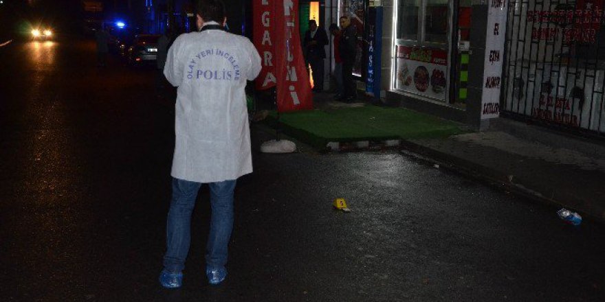 Eskişehir'de Darp Edilen Kadını Kurtarmak İsteyen 2 Kişi Bıçaklandı