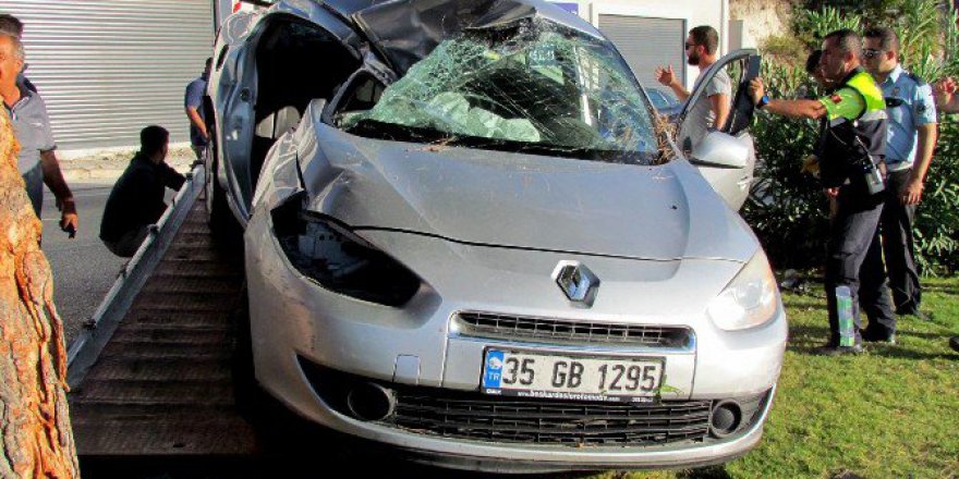 İzmir, Çeşme’de Trafik Kazası: 2 Kişi Ağır Yaralı