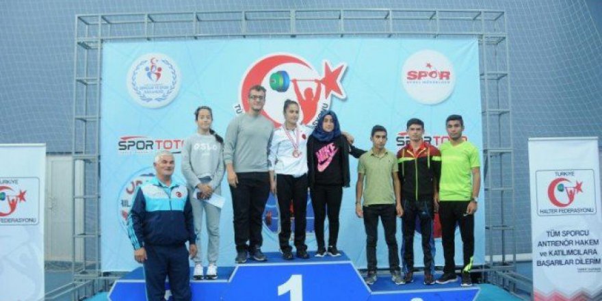 Milli Sporcu Gamze Kızıldağ Türkiye Halter Şampiyonu Oldu