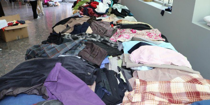 Manisa'da İkinci El Kıyafetlerin Geliri Sokak Hayvanlarına