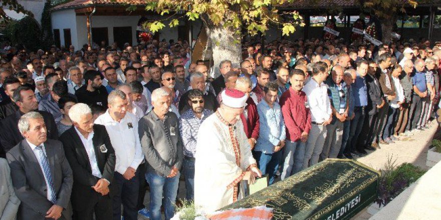 Ahmet Zorlu Kuşadası'nda Toprağa Verildi