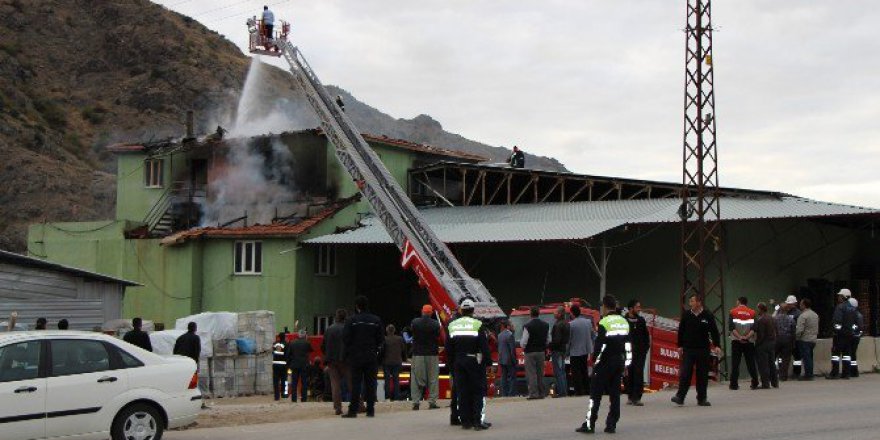 Amasya, Beşgöz Mevkiinde Soğuk Hava Deposunda Yangın