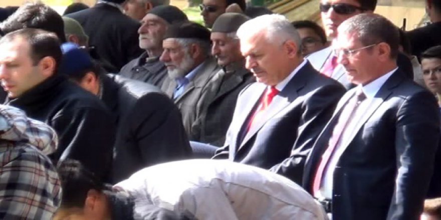 Yıldırım cuma namazını bahçede kıldı