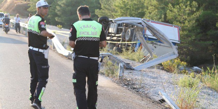 Muğla, Fethiye’de Kamyonet Devrildi; 1 Ölü, 2 Yaralı