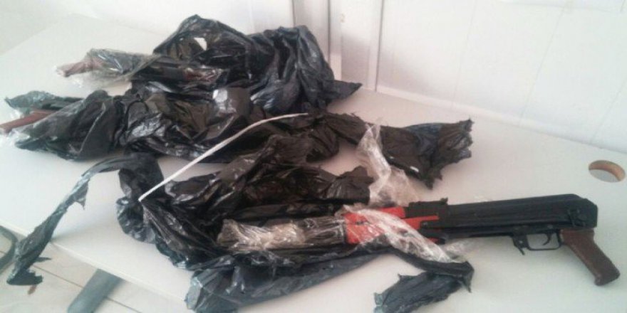 Kırklareli, Dereköy’de Bir Araçta 3 Adet Kalaşnikof Bulundu