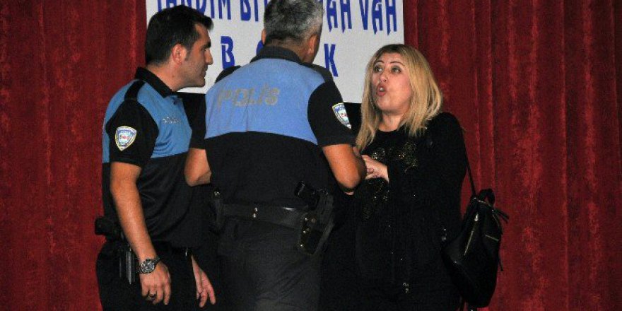 İzmir İl Emniyet Müdürlüğü, Dolandırıcılık Olaylarını Artık Tiyatro İle Anlatıyor