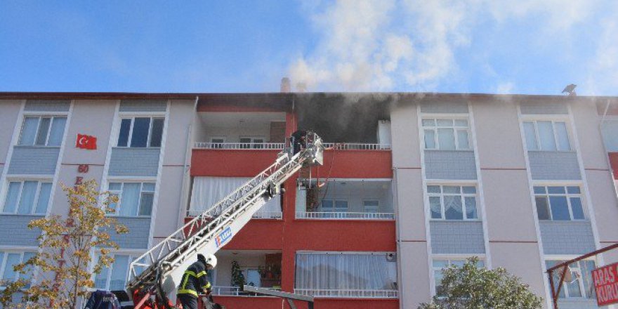 Tokat, Erbaa'da Açık Unutulan Elektrikli Sobası Evi Yaktı