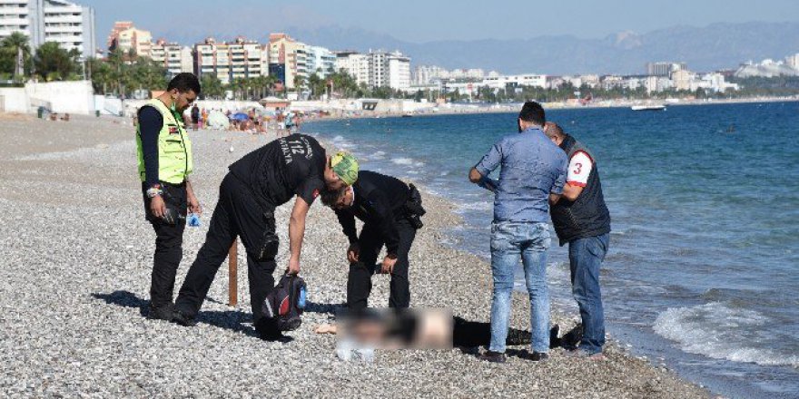 Antalya, Konyaaltı Sahilinde Kadın Cesedi Bulundu