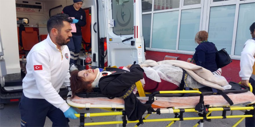 Samsun'da bir kadın aracını park ederken takla attı
